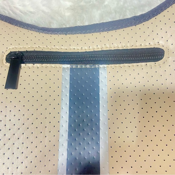 HAUTE SHORE Beige and Gray Crossbody Bag with Multicolor Strap - Picture 4 of 15